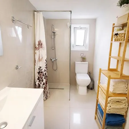 Sea Breeze 2br & Self Check In Апартаменты