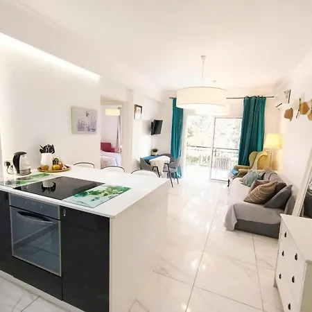 Апартаменты Sea Breeze 2br & Self Check In *