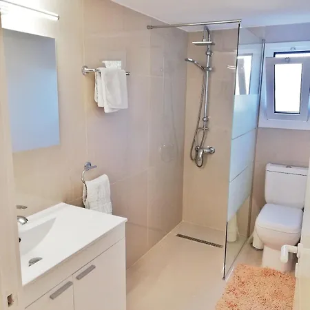 Sea Breeze 2br & Self Check In Апартаменты *