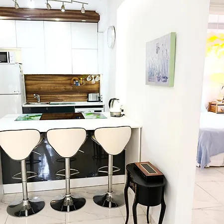 Апартаменты Sea Breeze 2br & Self Check In