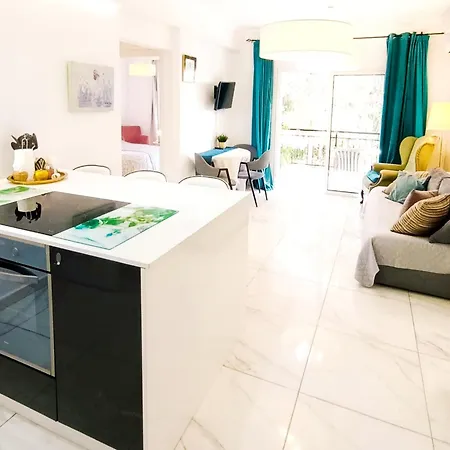 Апартаменты Sea Breeze 2br & Self Check In